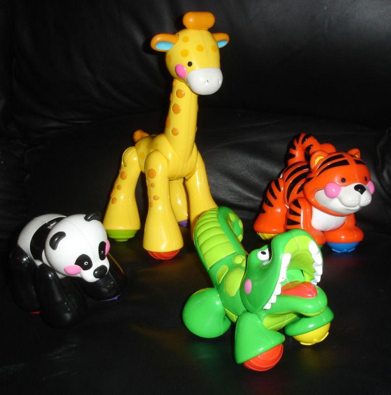 LOT OF 4 FISHER PRICE AMAZING ANIMALS GIRAFFE GATOR  