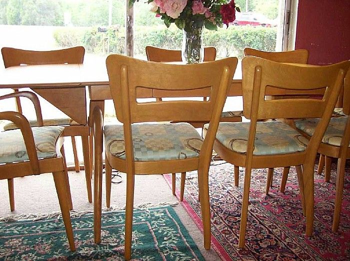 VINTAGE HEYWOOD WAKEFIELD DINING ROOM SET, TABLE, 2 LEAVES & 6 DOGBONE 