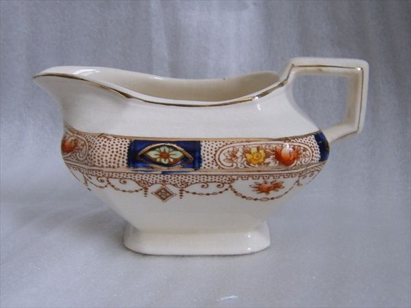 ROYAL STAFFORDSHIRE POTTERY CREAMER HAMPTON circa 1907  