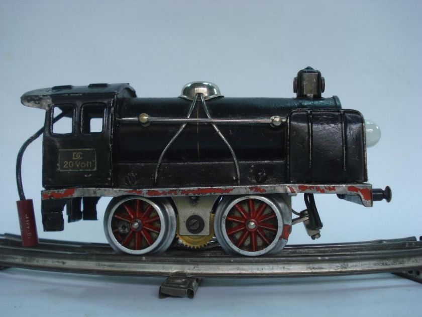 1920s 1930s GERMAN MARKLIN ELECTRIC TIN LOCOMOTIVE w/TRACKS   RARE