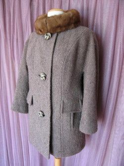   LOVELY WINTER WEIGHT 3/4 LENGTH COAT & SKIRT VINTAGE WALKING SUIT