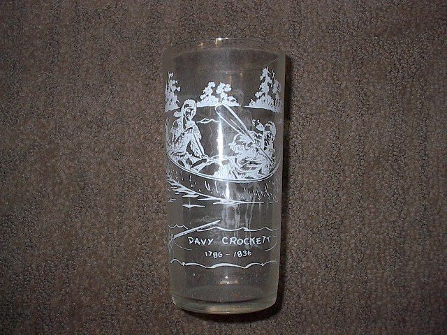 VINTAGE DAVY CROCKETT GLASS INDIAN FIGHTER, STATESMAN, HERO OF ALAMO 