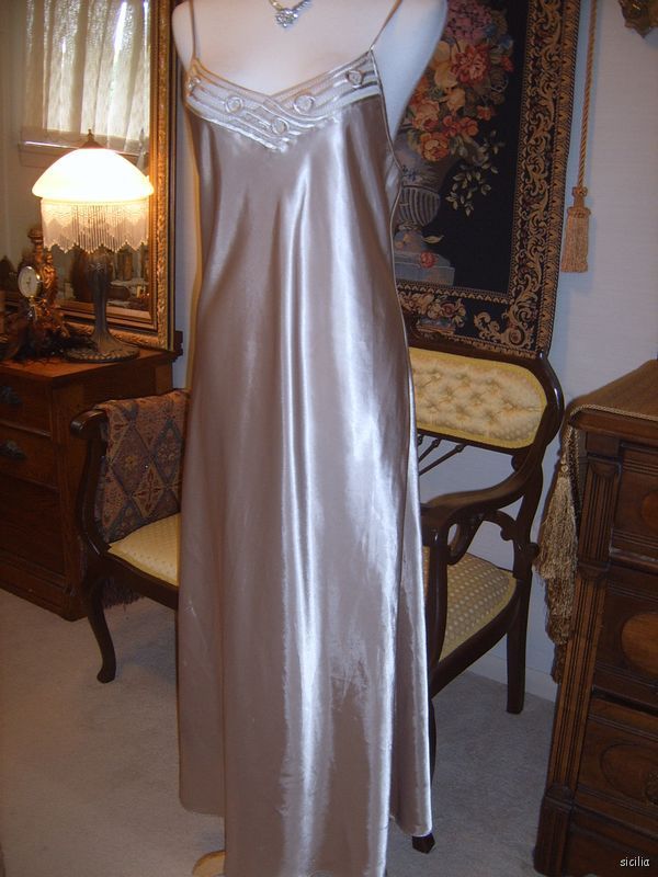 Vtg Intimate Essentials GOLD Glossy Shiny Liquid Satin Long Nightgown 