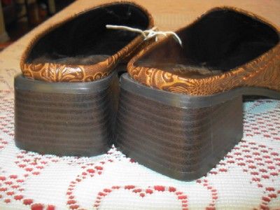 NWOB BLAIR Brown or Black WESTERN ASPIRED FLORAL EMBOSSED MULES R$60 