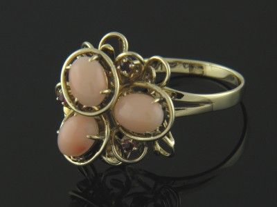 VINTAGE 14K GOLD ANGEL SKIN CORAL & RUBY COCKTAIL RING  