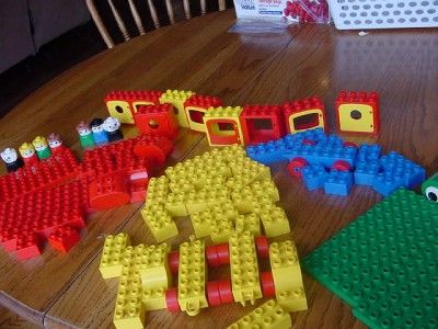 CLEAN Duplos TOYS big lego blocks 80 pieces 7 people & dogs all 