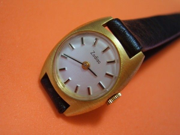 VINTAGE NOS 1960S ZODIAC MANUAL CAL 19 LADIES WATCH  